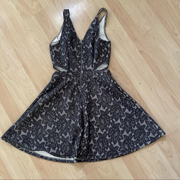 Abercrombie & Fitch Floral Cut Out Dress - Picture 8 of 9